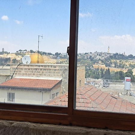 Into Jerusalem Heart Luaran gambar